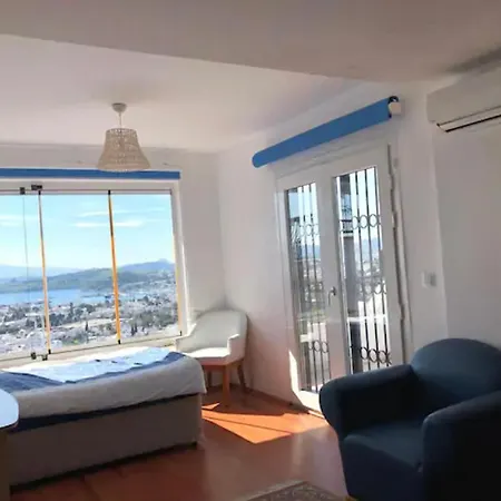 Villa Triplex With A Unique Wide View Of