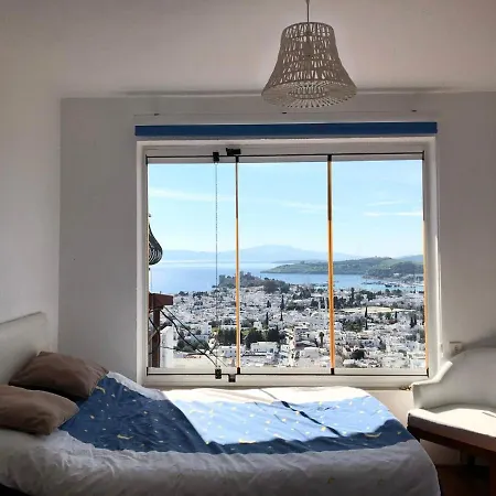 Vila Triplex With A Unique Wide View Of